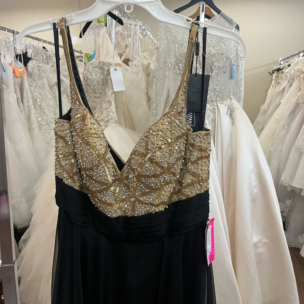 NWT La Femme 20932